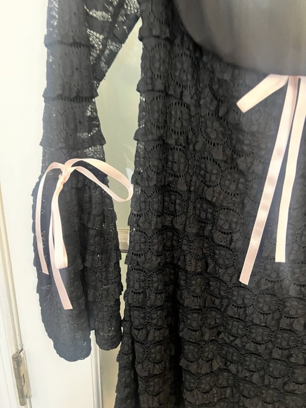 Dress wimsigoth Black Gwen Sz M Bell Sleeve Lace Pink Dark Bow Peep Q - Picture 3 of 12